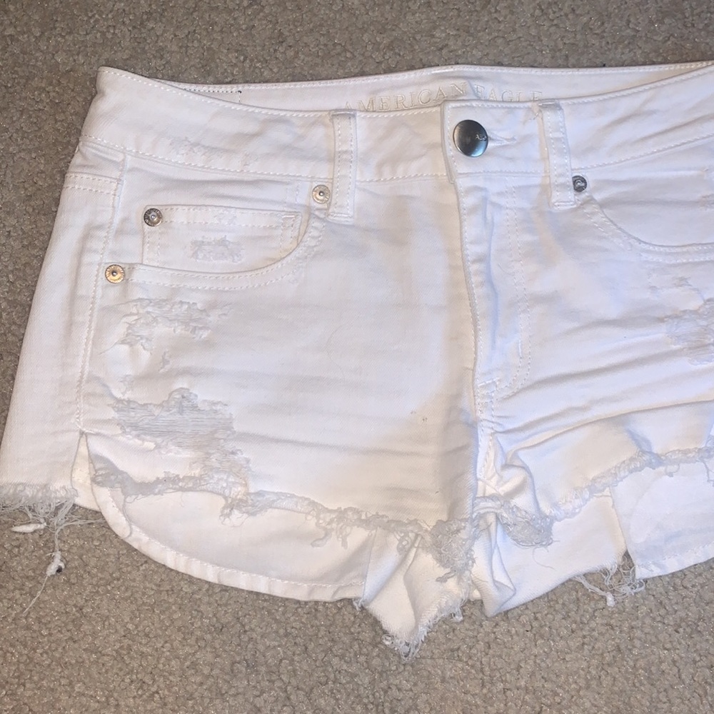 American Eagle White Shorts Size 6 Low Rise